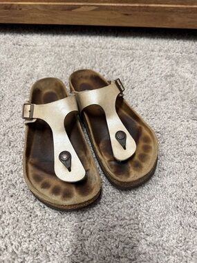 Birkenstock gizeh rose gold sandals